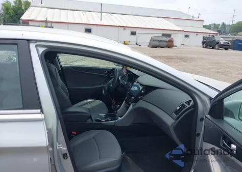 2012 Hyundai Sonata Se z USA, uszkodzony, nr VIN 5NPEC4AC3CH358908